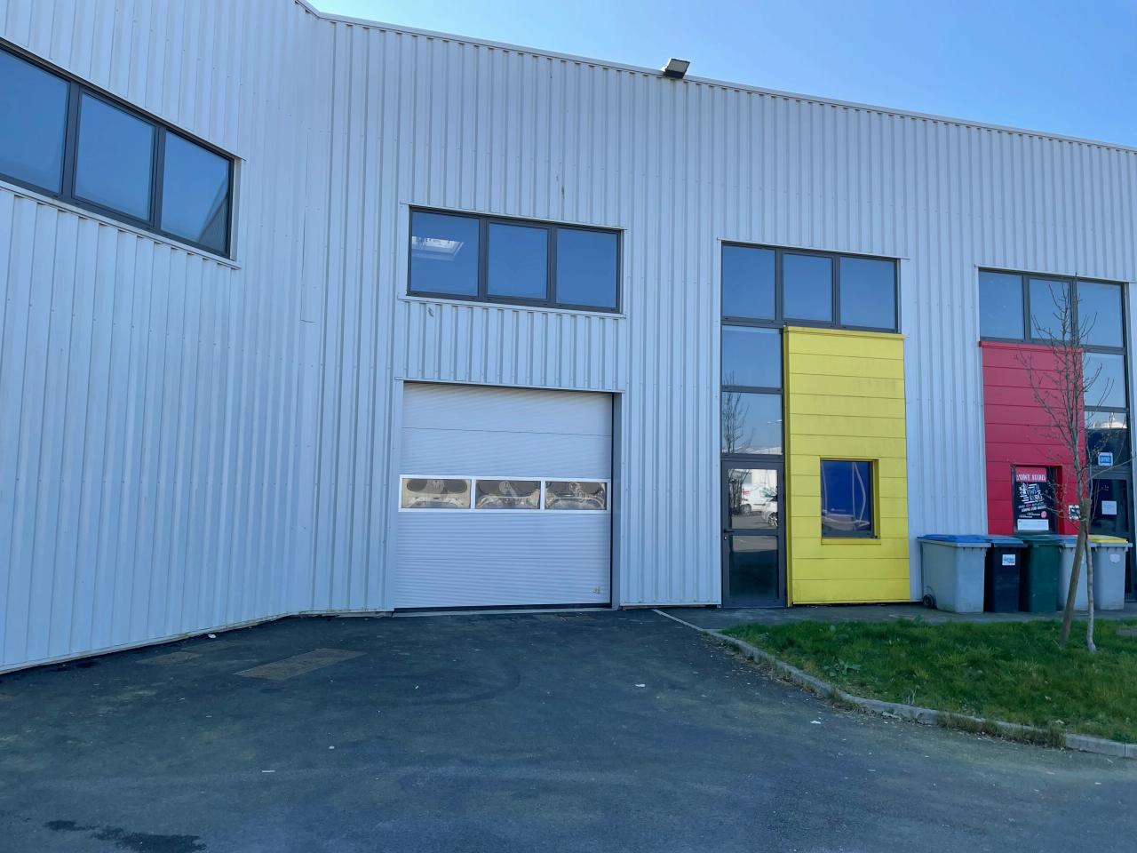 Local d'activité La-Chapelle-sur-Erdre 680m² Location local d'activité La-Chapelle-sur-Erdre Loire-Atlantique OLACT2528940 1